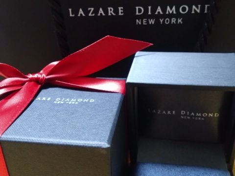 【ラザール ダイヤモンド(LAZARE DIAMOND)の口コミ】 横からみてもかわいらしくて、爪もほどよく存在感がなくてよい。何よりダ…
