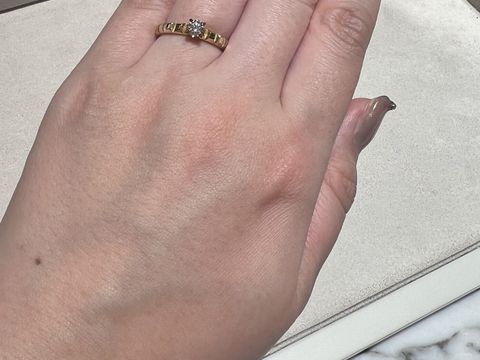 【ブシュロン(BOUCHERON)の口コミ】 ブシュロン定番のキャトルにダイヤがついた指輪です。
オーダーは基本不可…