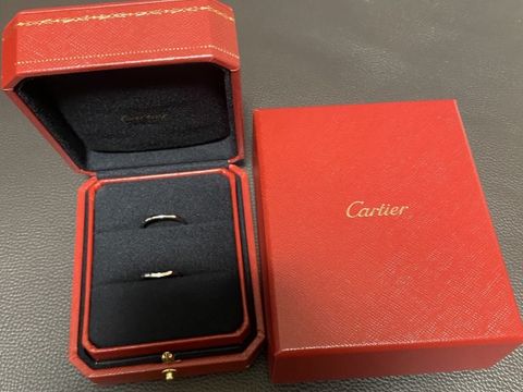 【カルティエ(Cartier)の口コミ】 バレリーナの女性用にはダイヤモンドが3粒ついてます。リバーシブルになっ…