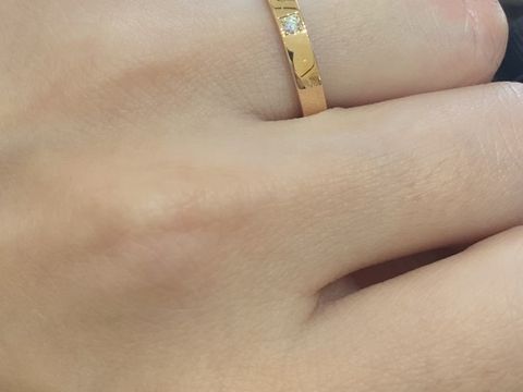 【ブルガリ(BVLGARI)の口コミ】 色味はゴールドを希望していることをお伝えすると、こちらの結婚指輪を試…