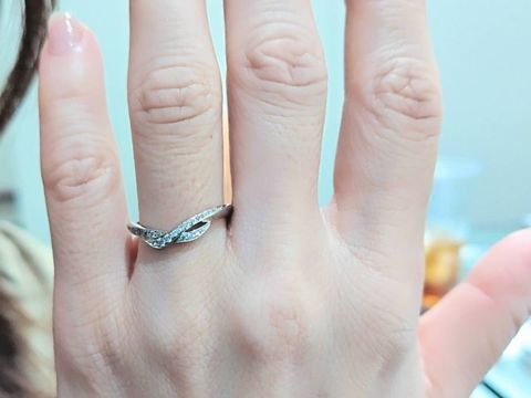 【アイプリモ(I-PRIMO)の口コミ】 デザインが可愛いので彼が勧めてくれて試着してみました。
ダイヤがたくさ…