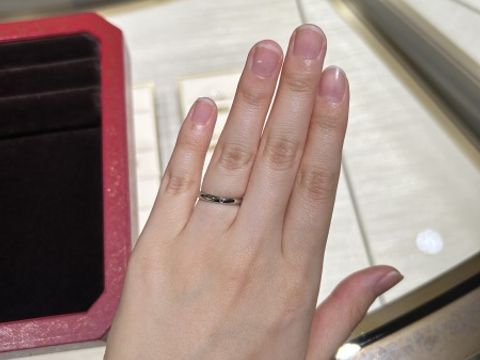 【カルティエ(Cartier)の口コミ】 指輪のデザインはシンプルなもので、一つダイヤモンドがついているものを…