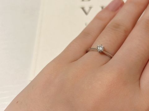 【アイプリモ(I-PRIMO)の口コミ】 指輪のダイヤが綺麗に見えるものかつ指も綺麗に見えるリングを選んでいた…