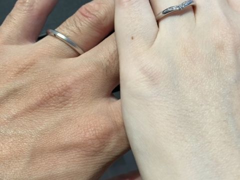 【銀座ダイヤモンドシライシの口コミ】 婚約指輪に合わせて指輪をしたかったのですが、ストレート、ウェーブ、ブ…