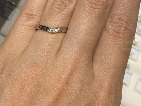【銀座ダイヤモンドシライシの口コミ】 ダイヤがついているものを希望していました。ただあまり華美でないもの、…