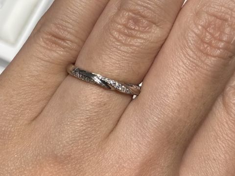 【エクセルコダイヤモンド(EXELCO DIAMOND)の口コミ】 シンプルで普段使いしやすそうな物を探していましたが、色々比べて見てい…