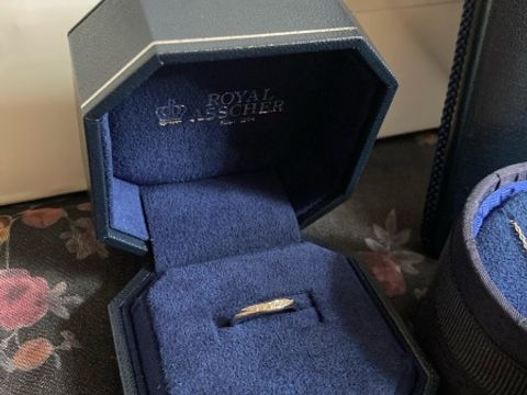 【ROYAL ASSCHER(ロイヤル・アッシャー)の口コミ】 普段使いしやすく、つけていて引っ掛かりや違和感のない指輪を希望してい…