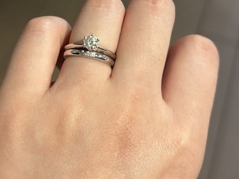 【BRILLIANCE+(ブリリアンスプラス)の口コミ】 いただいた婚約指輪と重ね付けをしたいと考えていたので、重ね付けした時…