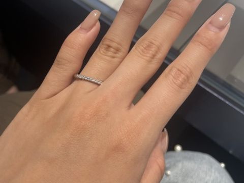 【銀座ダイヤモンドシライシの口コミ】 婚約指輪が他ブランドですが、エタニティを選んでいるのでエタニティタイ…