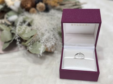 【ブルガリ(BVLGARI)の口コミ】 ダイヤ一個でも存在感を少し抑えたいようなデザインかと思います。ただ、…