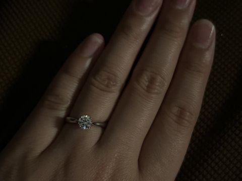 【BRILLIANCE+(ブリリアンスプラス)の口コミ】 ソリティアタイプの0.5ctの婚約指輪を試着させていただきました。カラット…