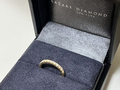 【ラザール ダイヤモンド(LAZARE DIAMOND)の口コミ】 婚約指輪はエタニティタイプで素材がゴールドのものを探していました。
エ…