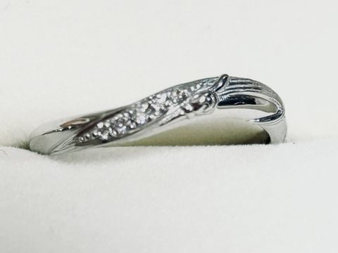 【ケイウノ ブライダル(K.UNO BRIDAL)の口コミ】 キャラクターが好きなのでディズニーの指輪が良いなと思っていました。
新…