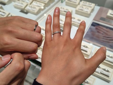 【ジュエリーツツミ(JEWELRY TSUTSUMI)の口コミ】 シンプルなデザインの指輪を探していました。
比較的、お求めやすい価格な…