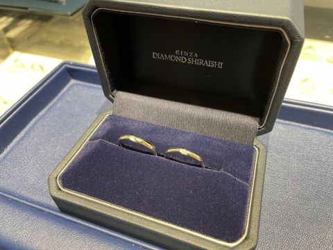 【銀座ダイヤモンドシライシの口コミ】 プレゼントしてもらった婚約指輪と同じブランドで揃えられたらなと思い店…