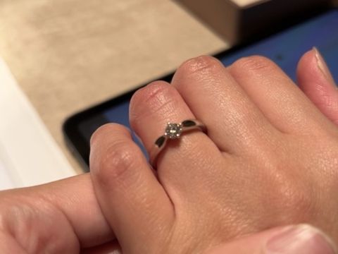 【ブルガリ(BVLGARI)の口コミ】 シンプルな一粒ダイヤの婚約指輪を探していました。Instagram等でよく見か…
