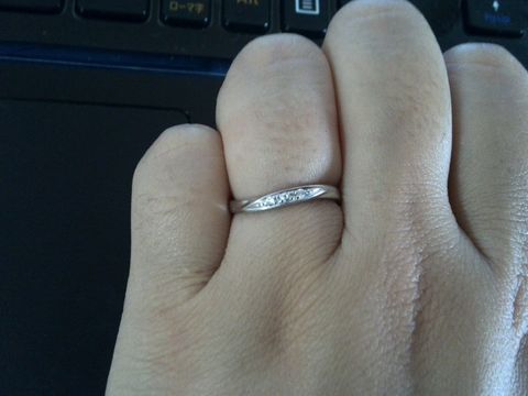 【アンジェリックフォセッテ(Angelique Fossette)の口コミ】 シンプルなプラチナのペアリングを探していました。しかし、直線的なデザ…