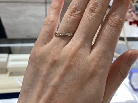 【ヴァンドーム青山(VENDOME AOYAMA)の口コミ】 人と被らない、ウェーブタイプの結婚指輪だと思います。
プラチナ部分には…