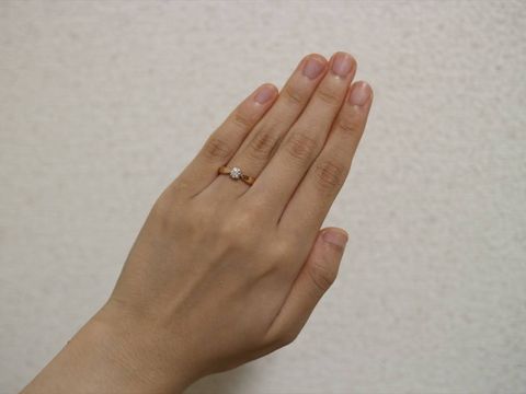 【ティファニー(Tiffany & Co.)の口コミ】 結婚指輪との重ね着けを想定して同時に探しました。結婚後も着けたいと思…
