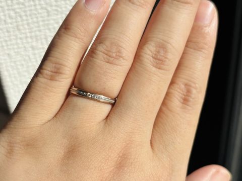 【俄(にわか)の口コミ】 結婚指輪なので普段のカジュアルなスタイルにも合う指輪が良いと思い、こ…