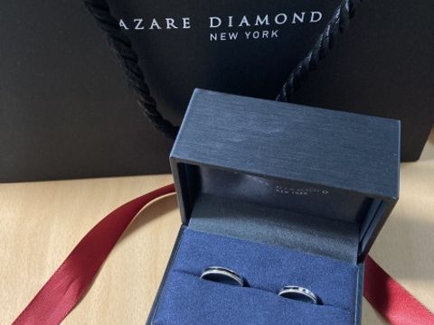 【ラザール ダイヤモンド(LAZARE DIAMOND)の口コミ】 ミル打ちがとても細かく施されていて、女性用のみダイヤが一石ついていて…