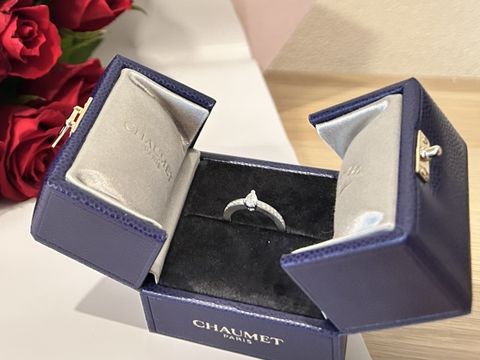 【ショーメ(CHAUMET)の口コミ】 パヴェデザインのリングでキラキラしているのが魅力的だと感じました。セ…