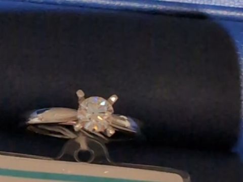 【銀座ダイヤモンドシライシの口コミ】 写真は、デザインにダイヤをセッティングしたものです。
Diana.dはシンプ…