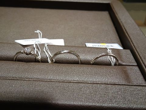 【アイプリモ(I-PRIMO)の口コミ】 気になっていたメレダイヤデザインの指輪で横から見たデザインも素敵で購…