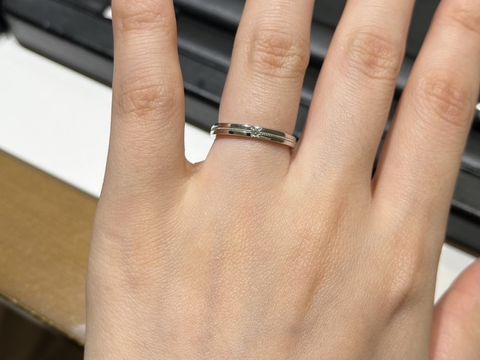 【ラザール ダイヤモンド(LAZARE DIAMOND)の口コミ】 ミル打ちの指輪が気になっていた時に、紹介いただいたものです。中央にミ…