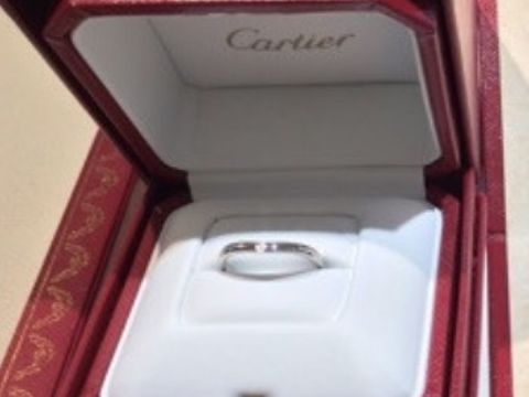 【カルティエ(Cartier)の口コミ】 結婚指輪はシンプルで小さなダイヤが一粒付いている指輪を探していました…