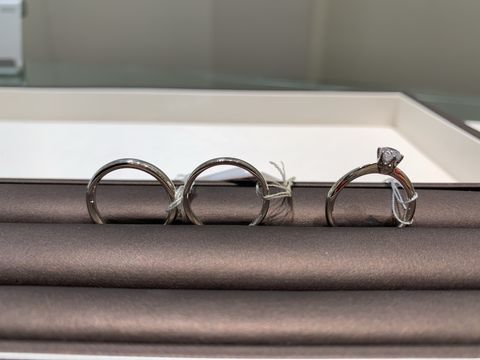 【アイプリモ(I-PRIMO)の口コミ】 飽きのこないシンプルなデザイン、婚約指輪と重ね付けが可能なデザインの2…