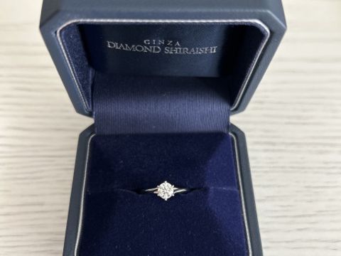 【銀座ダイヤモンドシライシの口コミ】 重ね付けをしたかったので、ストレートを選びました。
このリングは形はス…