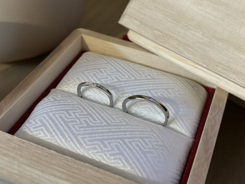 【TOMOE(トモエ)の口コミ】 柔らかいウェーブにキラキラのダイヤがついていてとても綺麗で可愛いです…