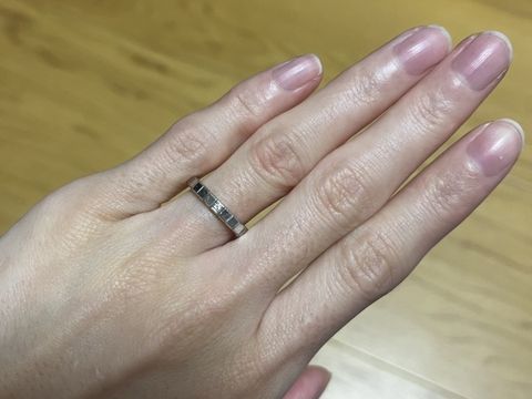 【ショパール(Chopard)の口コミ】 ショパールのアイスキューブ、真ん中にダイヤの一つついたデザインです。
…