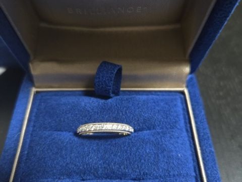 【BRILLIANCE+(ブリリアンスプラス)の口コミ】 婚約指輪とセットで購入しました。
ブランドやデザインに特にこだわりがな…