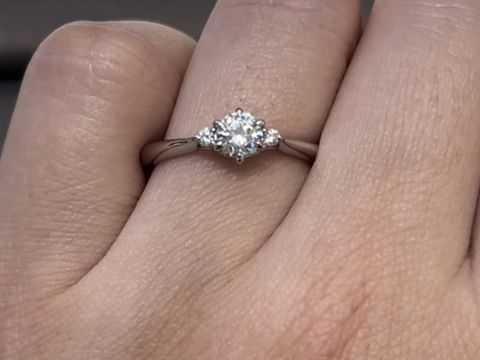 【アイプリモ(I-PRIMO)の口コミ】 こちらは、結婚指輪に合うものを提案していただき一目惚れした指輪でした…