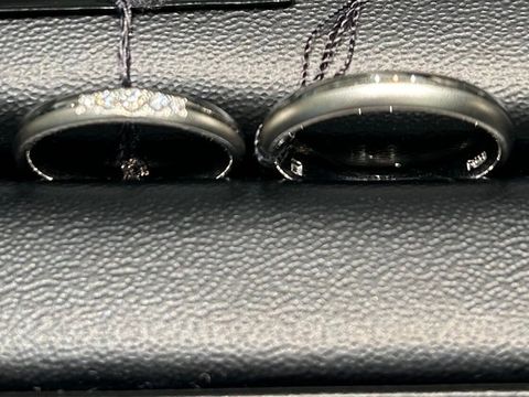 【ラザール ダイヤモンド(LAZARE DIAMOND)の口コミ】 レディース用にメレダイヤが入っており、かつマット加工も施してある、珍…