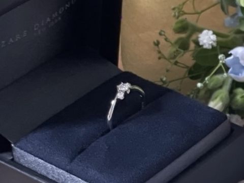 【ラザール ダイヤモンド(LAZARE DIAMOND)の口コミ】 デザインがとてもすてきだった。
ストレートだと普通すぎるが、ギラギラし…