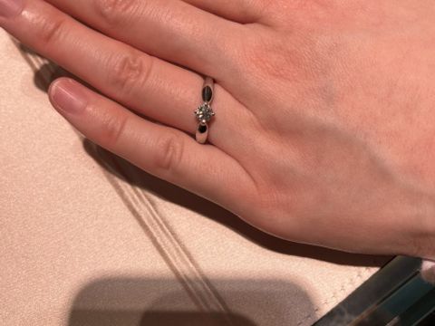 【ブルガリ(BVLGARI)の口コミ】 ブルガリで1番気になっていた指輪でした。ダイヤにかけてリングが細くなっ…