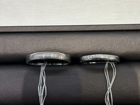 【アイプリモ(I-PRIMO)の口コミ】 デザイン性のあるストレートラインの指輪を探していて、こちらが目に留ま…