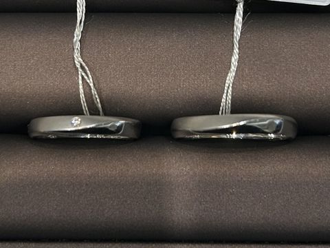 【アイプリモ(I-PRIMO)の口コミ】 デザインの珍しさに一目惚れしました！ストレートラインの指輪ですが、ウ…