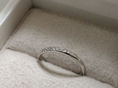 【ENUOVE(イノーヴェ)の口コミ】 綺麗なウェーブの形で、指を綺麗に見せてくれると感じました。ダイヤモン…