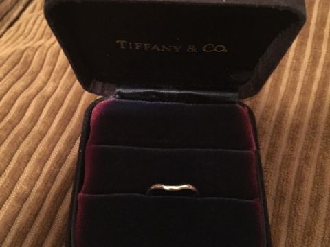 【ティファニー(Tiffany & Co.)の口コミ】 結婚指輪は毎日つけるものなので、シンプルなものを希望しておりました。
…