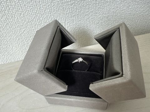 【アイプリモ(I-PRIMO)の口コミ】 少しウェーブが入っており、着用した時に指が綺麗に見える点が気に入りま…