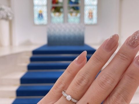 【ティファニー(Tiffany & Co.)の口コミ】 ハーフエタニティに、一粒ダイヤがついているタイプの婚約指輪です。ひっ…