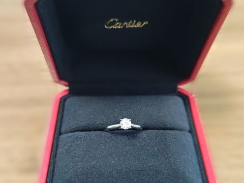 【カルティエ(Cartier)の口コミ】 王道の形の婚約指輪に憧れていたため、ソリティアのデザインで探していま…