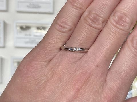 【ケイウノ ブライダル(K.UNO BRIDAL)の口コミ】 シンプルで控えめなダイヤがとても上品で素敵でした。年齢を重ねても、大…