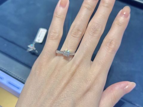 【グラフ(GRAFF)の口コミ】 グラフと言えば！なサイドストーンのあるデザインや華美なデザインがあま…