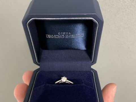 【銀座ダイヤモンドシライシの口コミ】 エバーアフターというデザインを選びました。
歳をとっても、2人で手を繋…