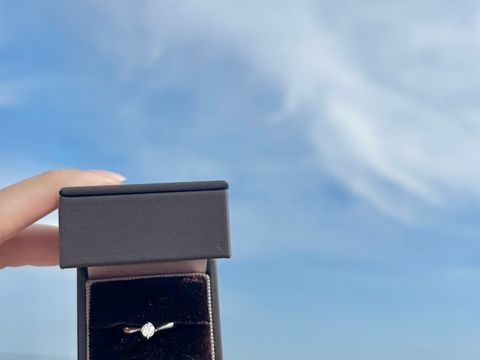 【アイプリモ(I-PRIMO)の口コミ】 リングが細くダイヤが大きく見えます。指輪をつけていると大きく輝くダイ…